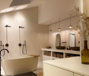 Salle de bain rénovée avec travaux de peinture intérieure et finitions soignées